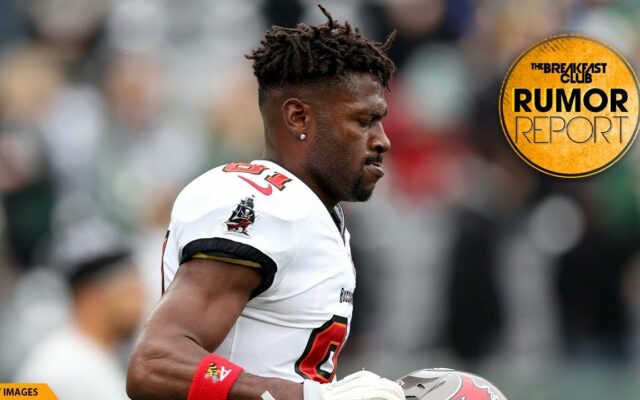 Antonio Brown Releases Statement After Dramatic Exit From Bucs Game, “I Didn’t Quit”